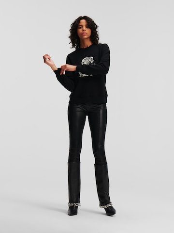 Karl LagerfeldSweater majica 'Boucle' - crna boja