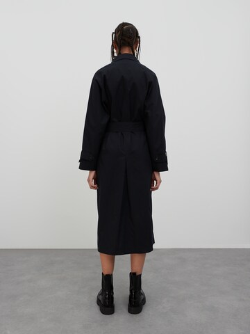 EDITED Between-Seasons Coat 'Noorie' in Black