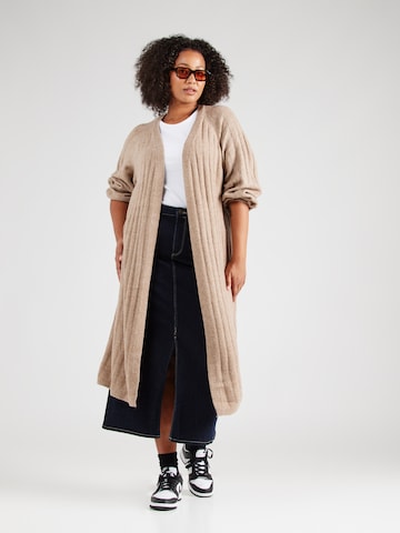 PIECES Curve Strickjacke 'PCMAGGY' in Grau