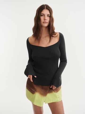 Pullover di ABOUT YOU x Laura Giurcanu in nero: frontale