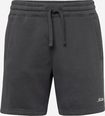 HOLLISTER Regular Pants in Black: front