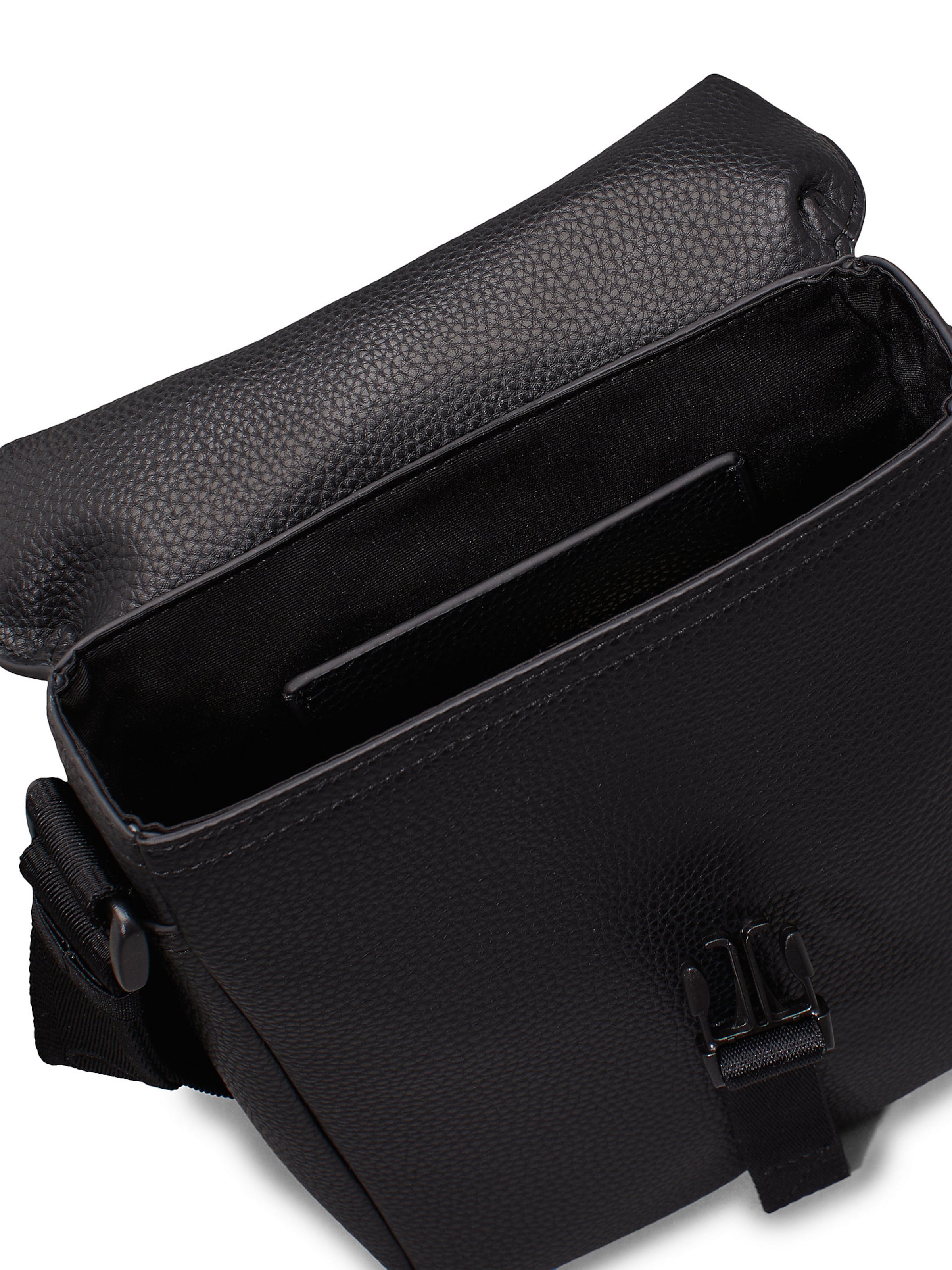 Calvin Klein Axelremsväska i svart