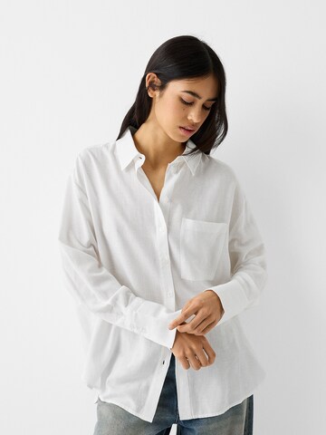 Bershka Blouse in White: front