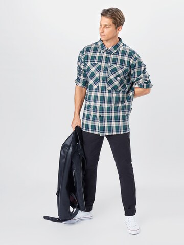 SOUTHPOLE - Ajuste regular Camisa en verde