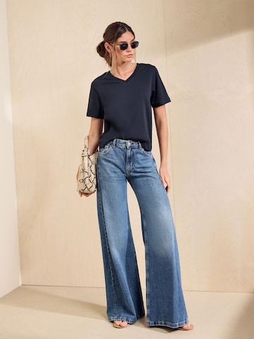 Friends Like These Shirt in Blauw