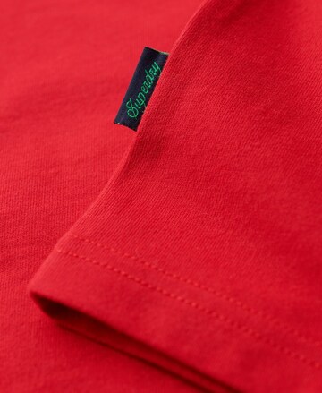 T-Shirt 'Essential' Superdry en rouge