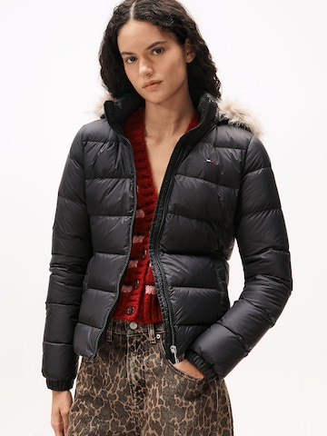 Giacca invernale di Tommy Jeans in nero: frontale