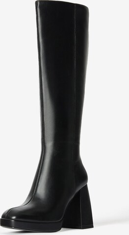 Bershka Boot in Black: front