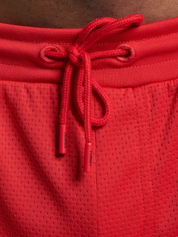 Tommy Jeans Loosefit Shorts in Rot