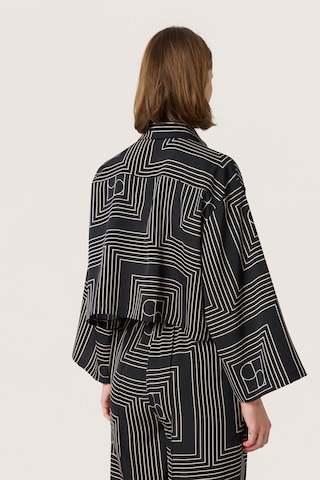 SOAKED IN LUXURY Shirt in Zwart