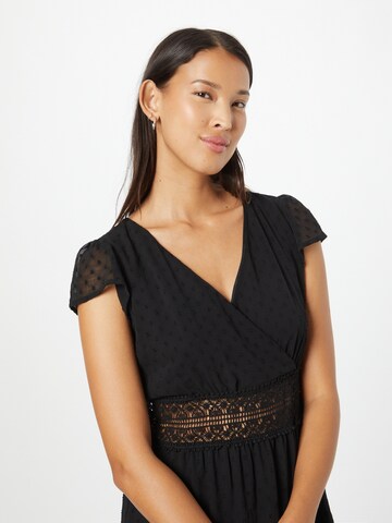 Robe 'Taira' ABOUT YOU en noir