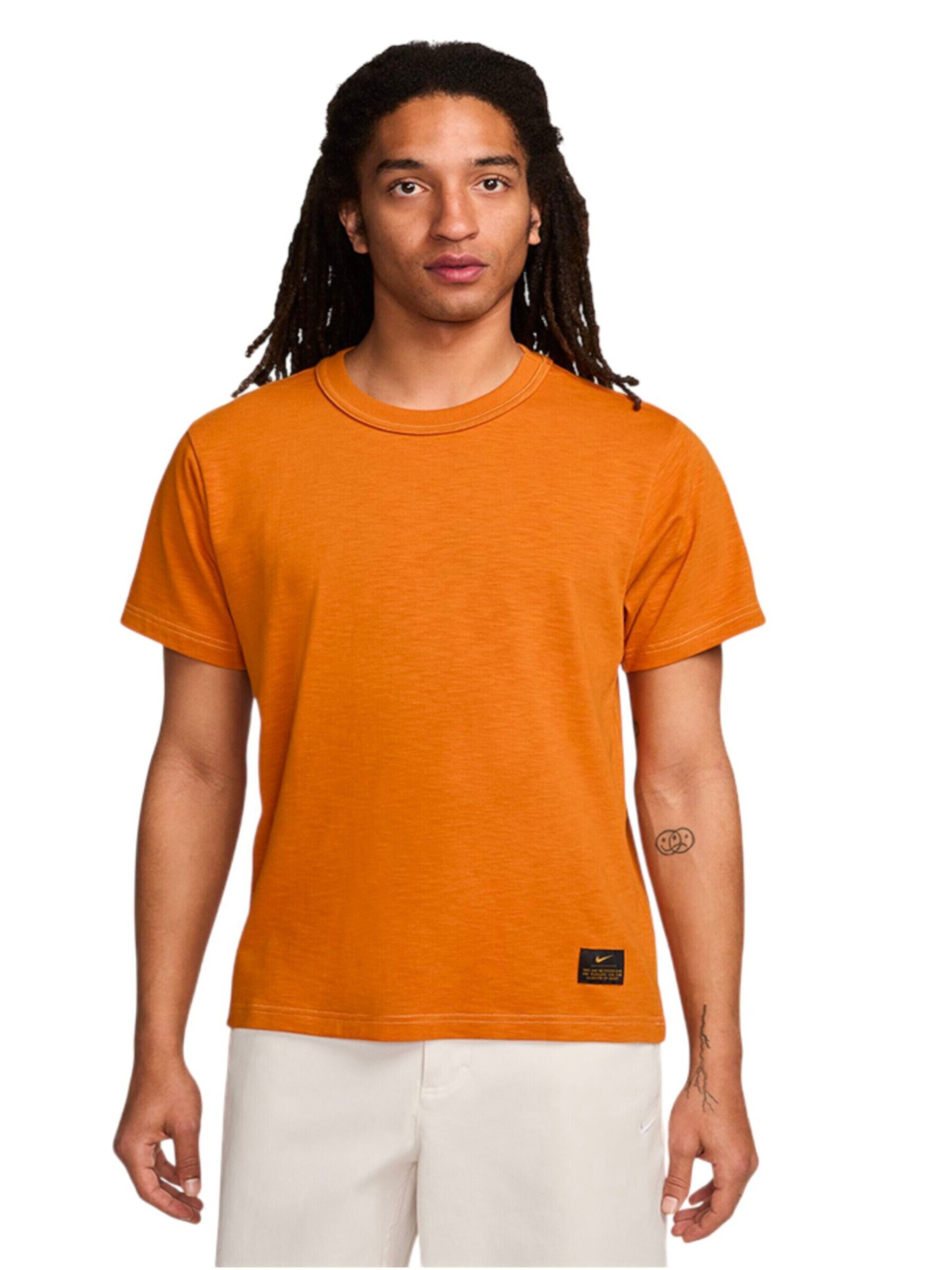 Nike Sportswear Shirt in Orange: front