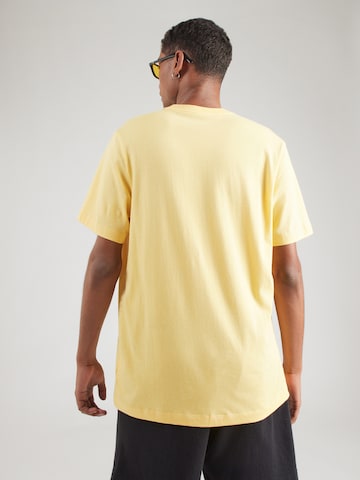 Nike SportswearRegular Fit Majica - zlatna boja
