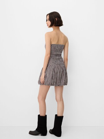 Bershka Šaty – hnědá