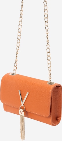 VALENTINO Õlakott 'Divina', värv oranž: eest vaates