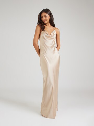 Abito di millane in beige: frontale