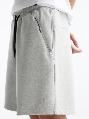 Pull&Bear Loosefit Shorts in Grau