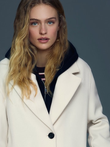 Manteau mi-saison Bershka en blanc