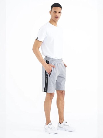 Tommy Life Loosefit Shorts in Grau
