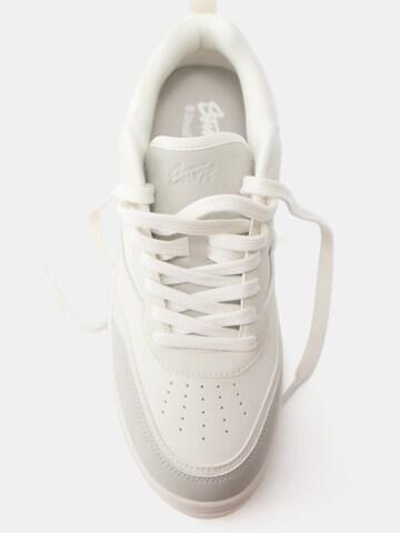 Pull&Bear Låg sneaker 'STWD' i beige