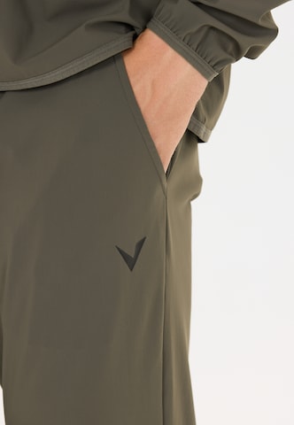 Virtus Tapered Hose 'Alonso V2' in Grün