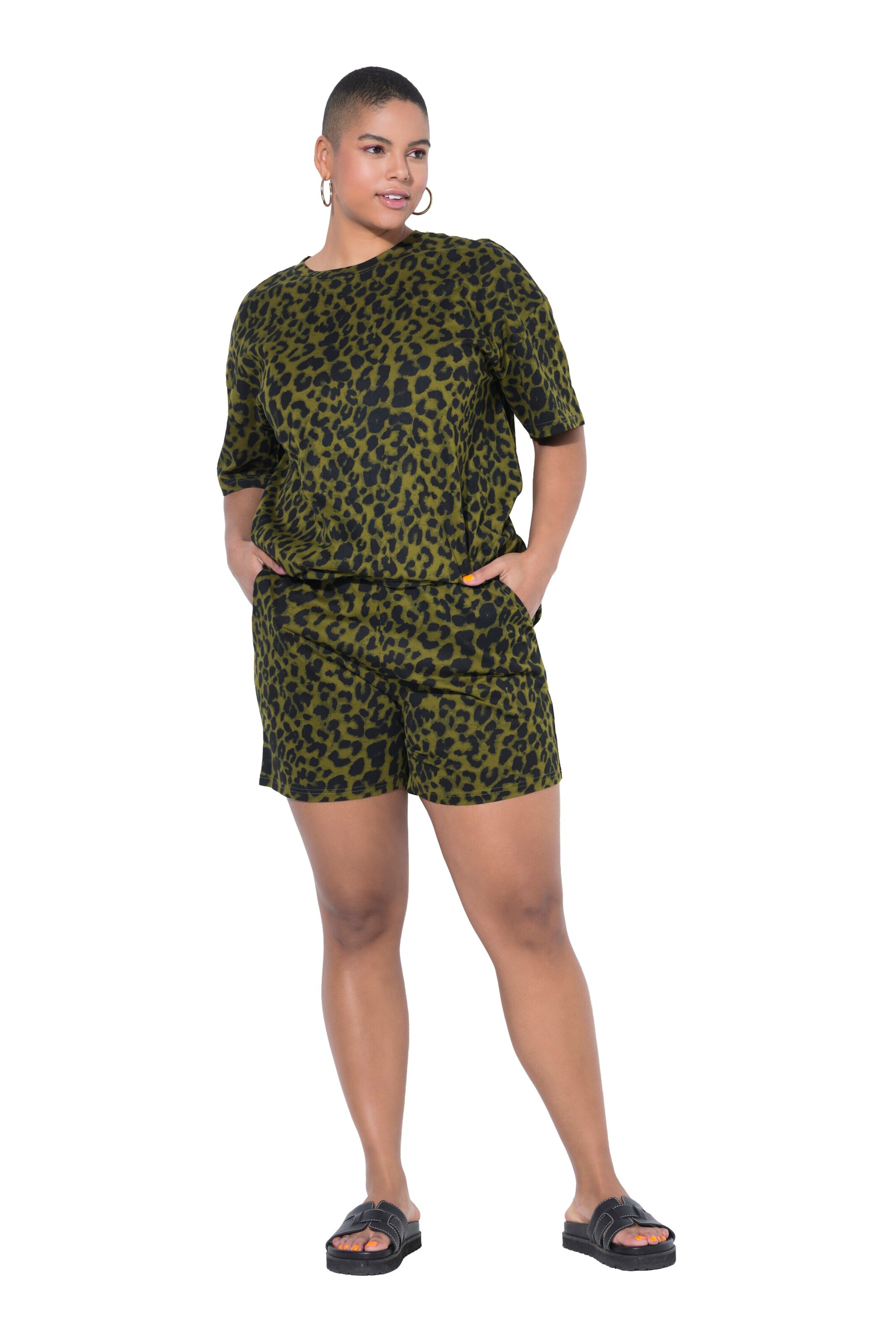 Studio Untold Shorty in Grün: Vorderseite