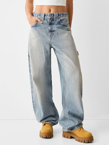 Bershka Wide leg Jeans in Blue: front