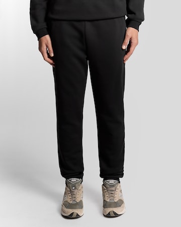 Regular Pantalon Lyle & Scott en noir