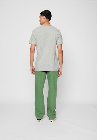 MT Men T-Shirt in Grau