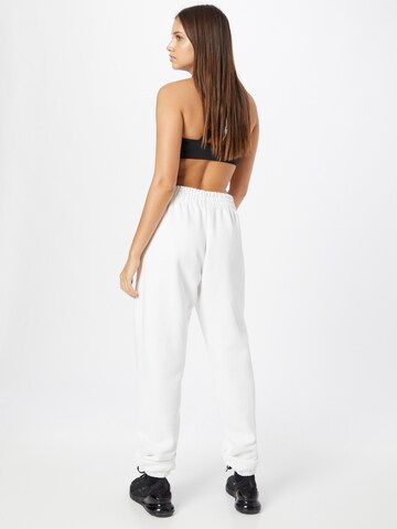 Nike Sportswear Tapered Broek in Wit