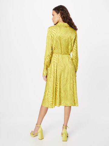 Robe-chemise 'AMIRA' DELICATELOVE en jaune