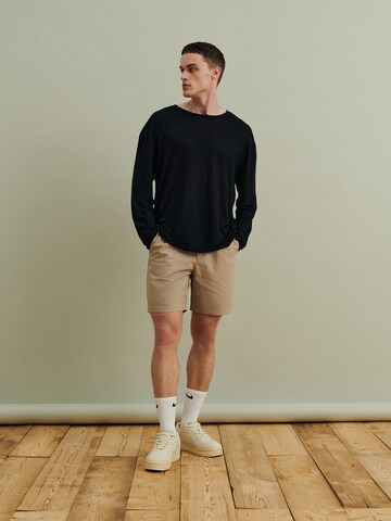 DAN FOX APPAREL Футболка 'Hannes' в Черный
