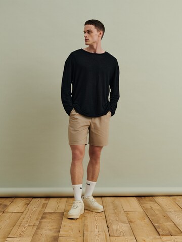 DAN FOX APPAREL قميص 'Hannes' بلون أسود