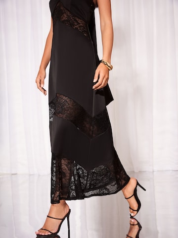Lipsy Kleid in Schwarz