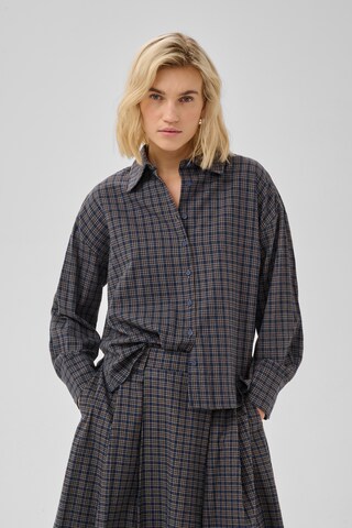 My Essential Wardrobe Blouse in Blue: front