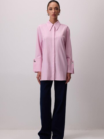 T-shirt 'Striped Shirt With Wide Cuffs' Touché Privé en rose