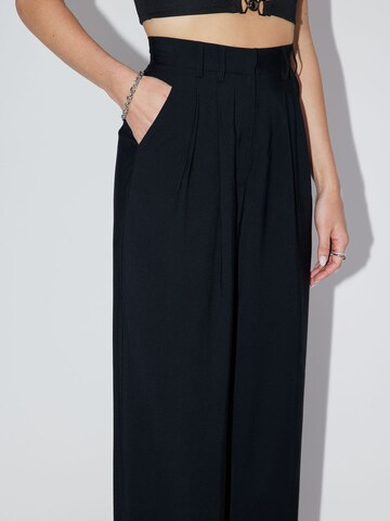 LeGer by Lena Gercke Wide leg Pleat-Front Pants 'Draco' in Black