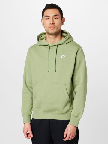 Nike Sportswear - Ajuste regular Sudadera 'Club Fleece' en verde: frente