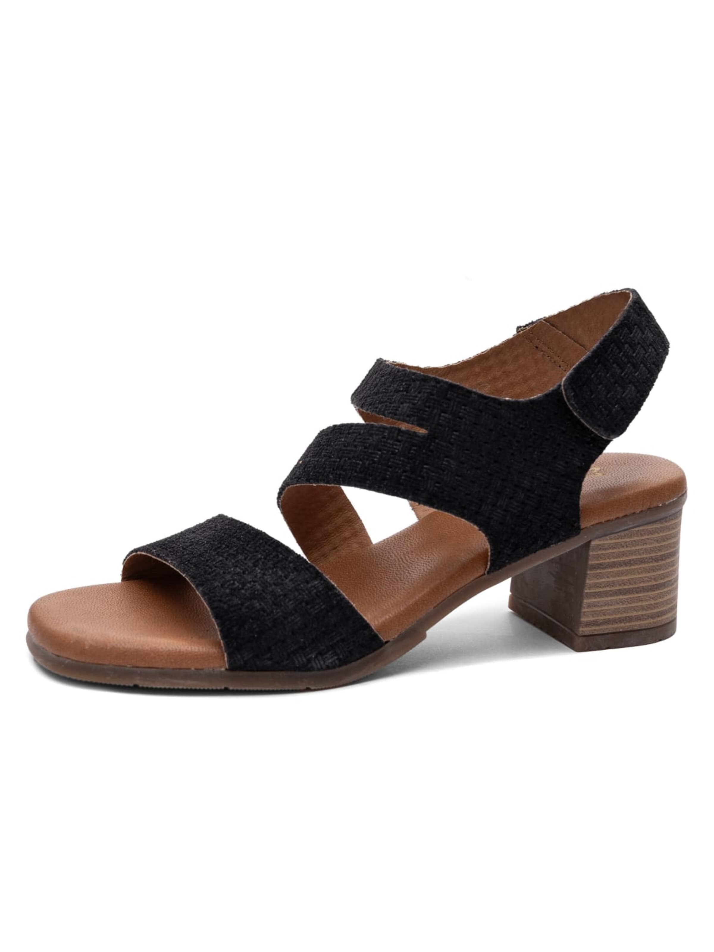 Maciejka Sandals in Black: front