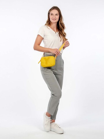 Suri Frey Crossbody Bag 'Evy' in Yellow: front