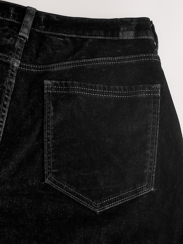 Next - Loosefit Pantalón en negro