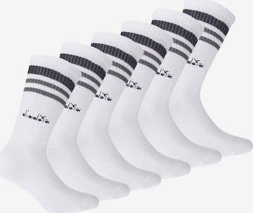 Chaussettes de sport Diadora en blanc : devant