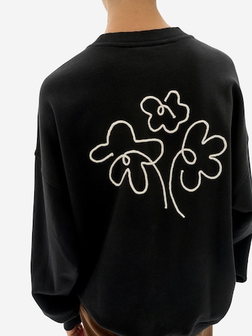 Thinking MU Μπλούζα φούτερ 'Flower Rope' σε μαύρο