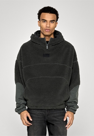 Karl Kani Pullover in Schwarz: Vorderseite