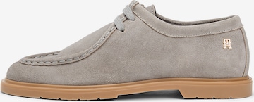 Chaussure à lacets TOMMY HILFIGER en gris : devant