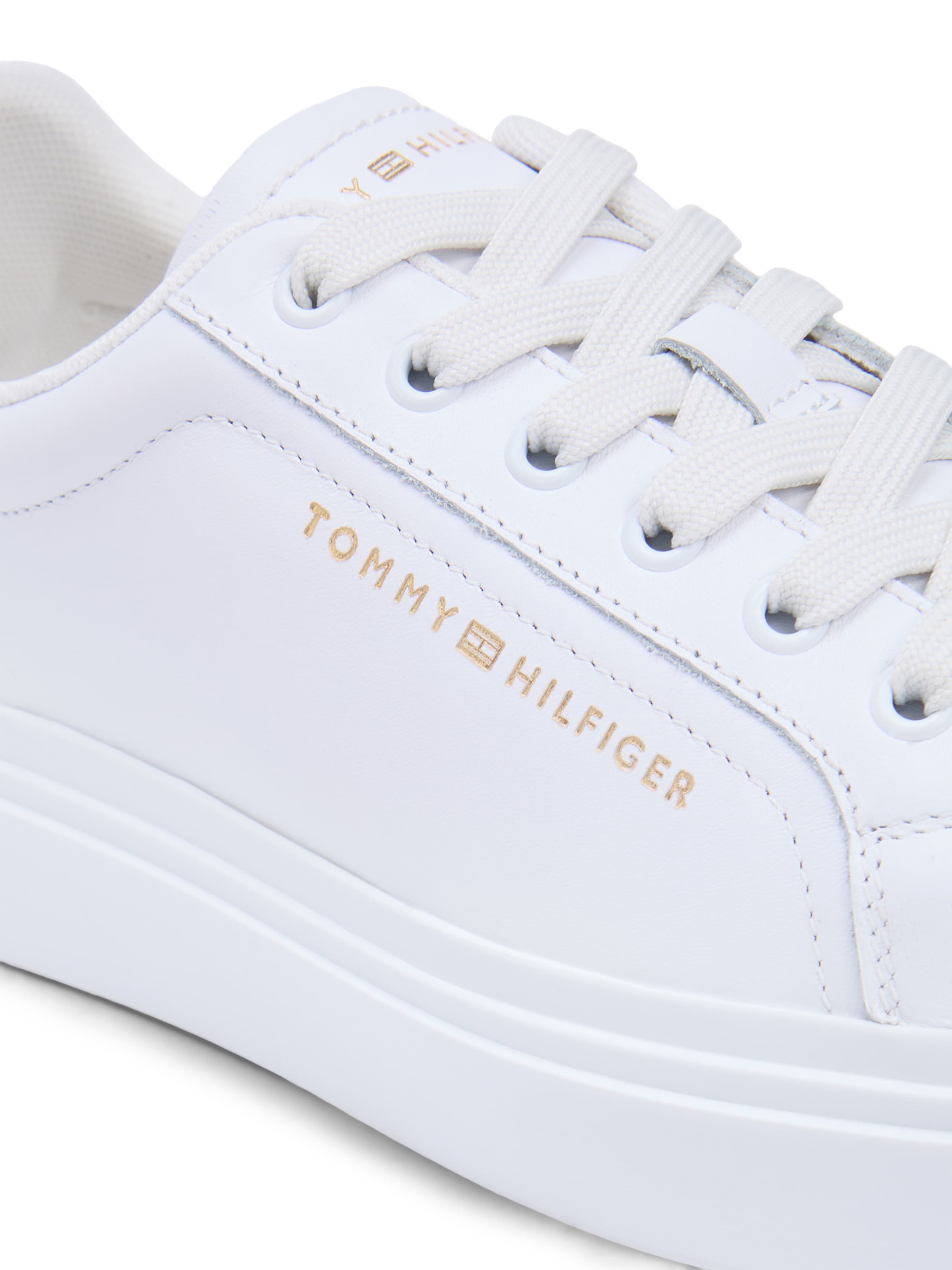 TOMMY HILFIGER Trampki niskie w kolorze biały