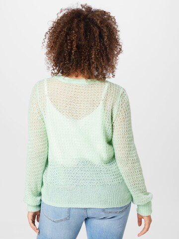 Vero Moda Curve Sweter 'Taka' w kolorze zielony