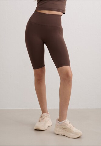 Skinny Pantalon de sport Aim'n en marron : devant
