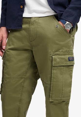 Coupe slim Pantalon cargo Superdry & Co en vert