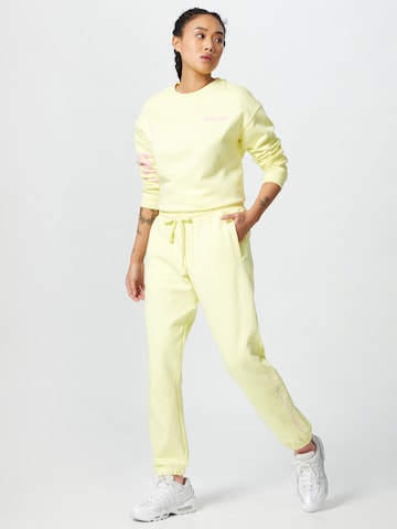 Loosefit Pantalon 'Code' ABOUT YOU x Mero en jaune